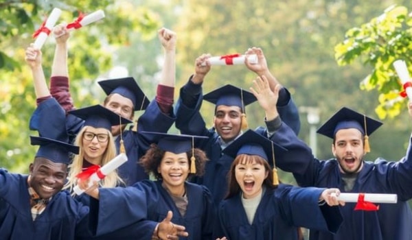 Étudier à l’étranger : les avantages du cursus intégré